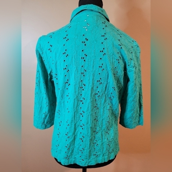 COLLECTION BY JENNIFER MOORE Eyelet Cut-Out Button-down Shirt, Green, Size 10P - Picture 5 of 11